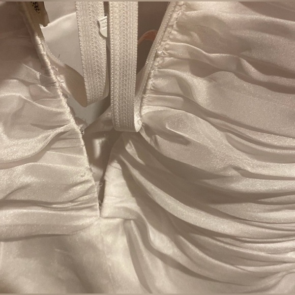 Kathy Ireland 2Be a-line ivory organza wedding gown - Picture 5 of 9